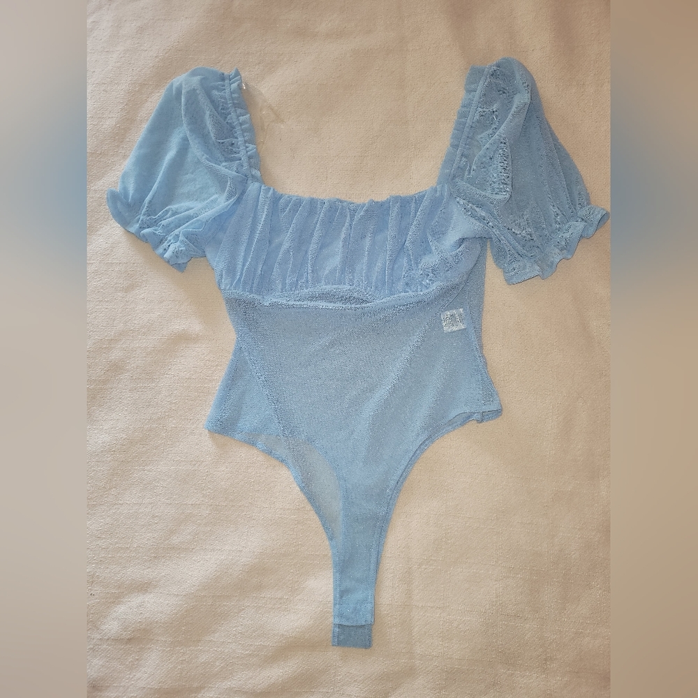 💙Baby blue sheer bodysuit with ruched fabric